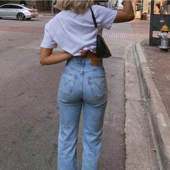 Levi’s Flare Jean - Picture 4 of 11